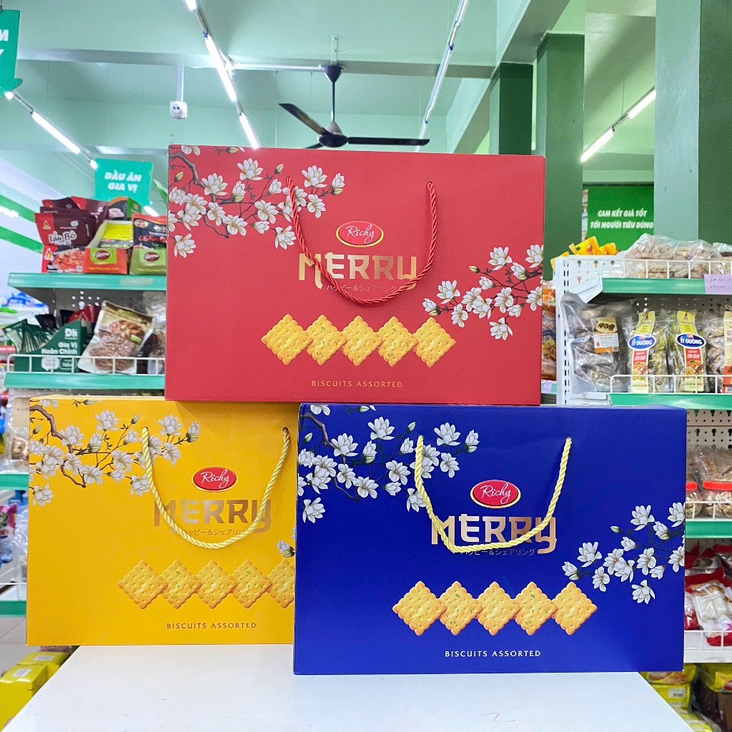 Hộp bánh quai xách Merry - Hộp quà Tết Richy - Hộp bánh quy giòn Thập Cẩm 431G
