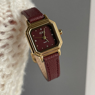 Đồng hồ nóng mới của IEKE dành cho nữ mặt số nhỏ đính kim cương vuông Ancola đỏ Maillard thời trang retro tinh tế