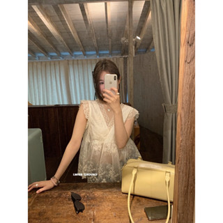   I.MISS GROUND  Áo sơmi cổ V form rộng đuôi áo xoè phối ren xinh xắn 