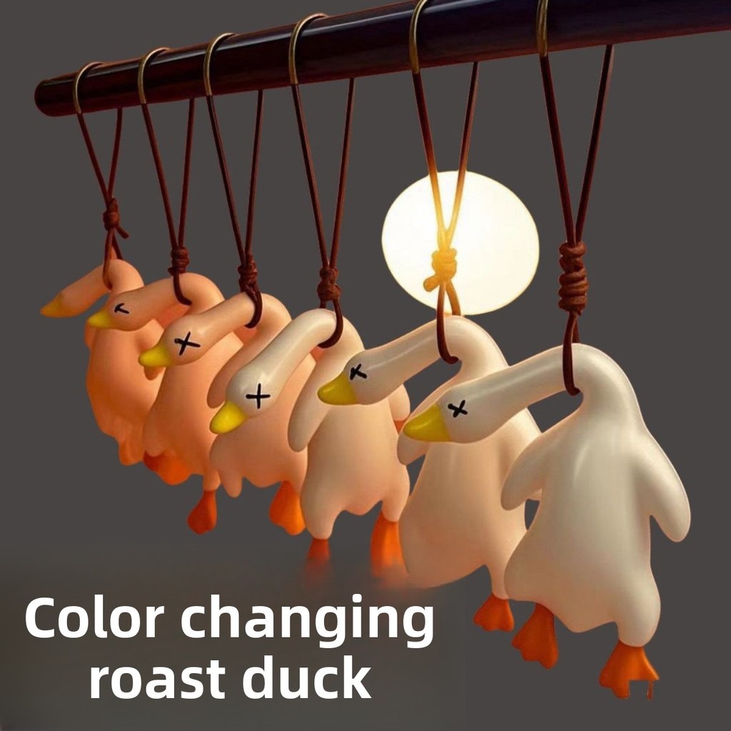 Mặt Dây Chuyền Vịt Quay Đổi Màu Trên Ô Tô