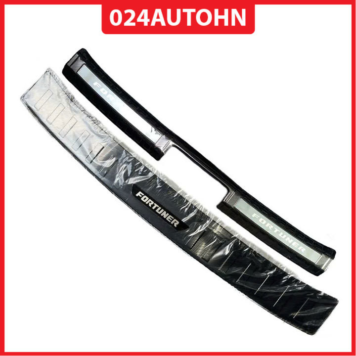 Ốp chống trầy cốp Fortuner 2017-2024 cacbon sáng bóng