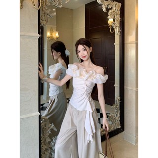 Áo Thun Nữ Mùa Hè Phong Cách Ngọt Ngào Hoa Nhí Trễ Vai Dáng Ôm Thiết Kế Lệch Tôn Dáng Nhún Eo