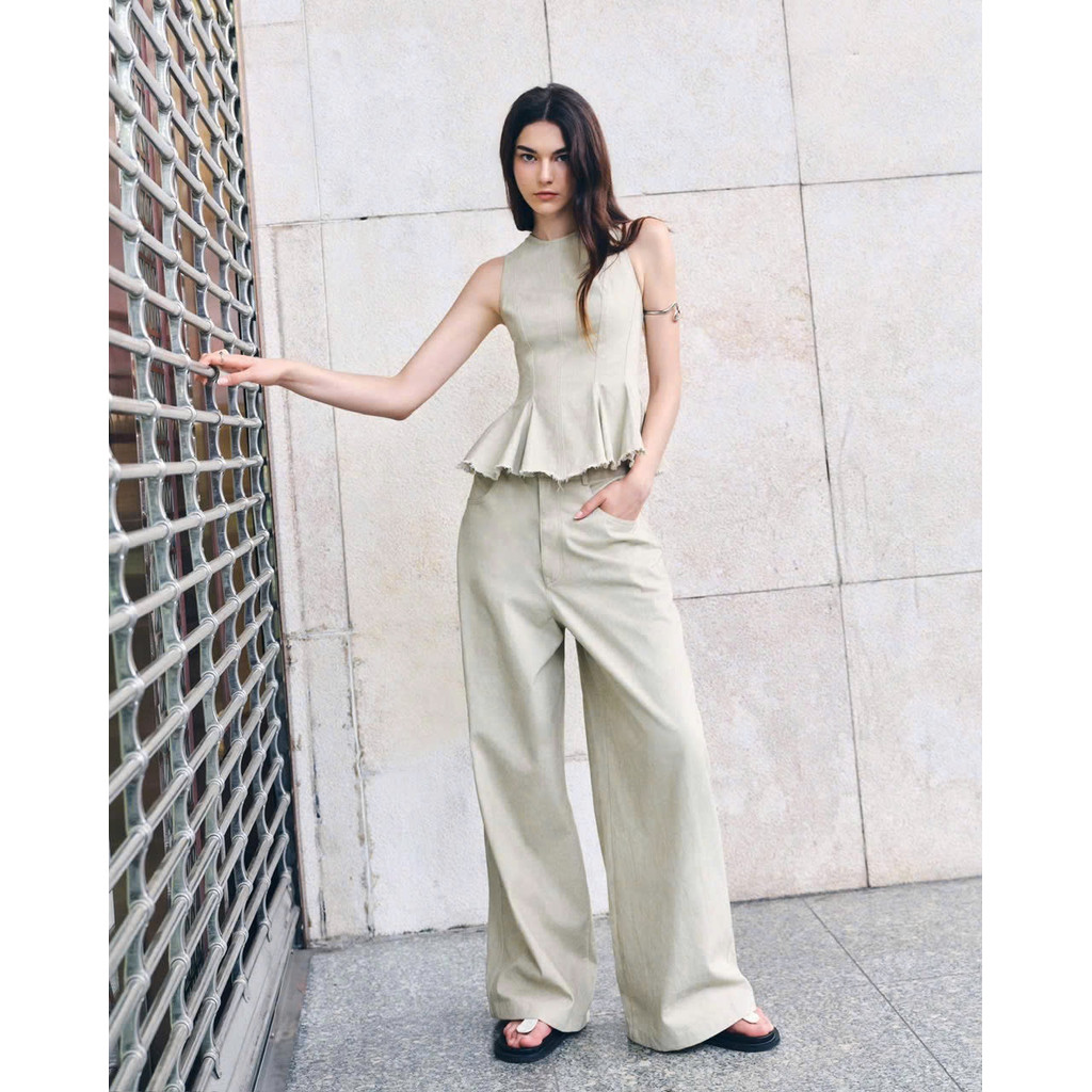 [DEZUS] Áo Kiểu Cổ Tròn Sát Nách, Quần Suông Cạp Cao Basic - VATICAN - Y1BW250223 + Y4WW250209