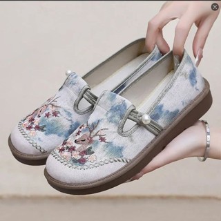  2025 Giày vải Bắc Kinh mới cho phụ nữ giày mẹ thoải mái giày thêu phong cách dân tộc giày lười thường ngày 