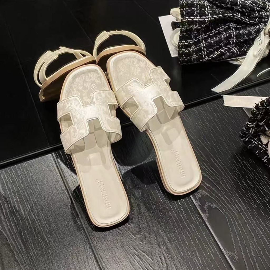 Dép Influencer Nữ Mặc Ngoài Mùa Hè 2025 Phong Cách Mới Thời Trang Phù Hợp Với Giày Sandal Đáy Bằng Đi Biển Dép Nữ