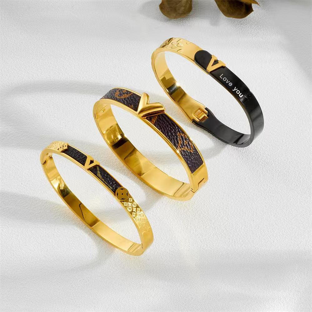 Vòng tay thép mạ titan và vàng 18K từ HT Boutique - Thời trang và độc đáo