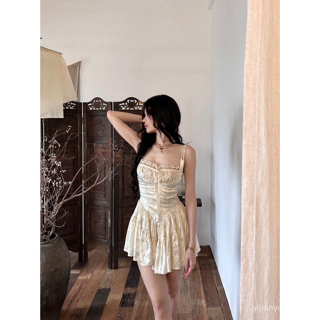 Đầm ba lê hai dây phong cách Pháp thuần khiết ngọt ngào gợi cảm thời trang mùa hè 2023