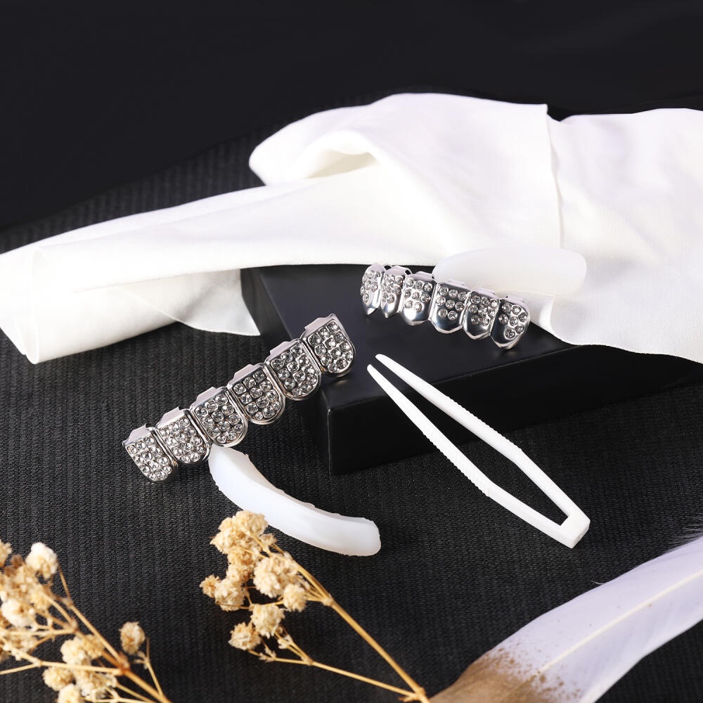 Răng Giả Mạ Vàng 18k Đánh Bóng Phong Cách hip hop Với Nắp Nướng Đáy Thấp cz zircon