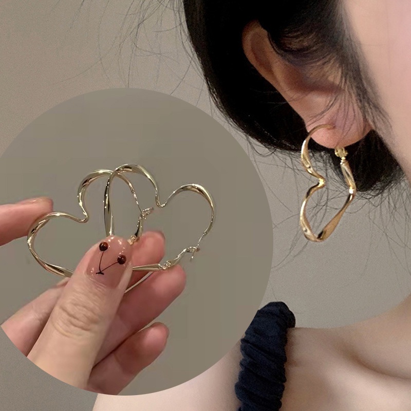 Khuyên Tai Kim Loại Hình Trái Tim Rỗng Đơn Giản Độc Đáo Thời Trang Nhật Hàn