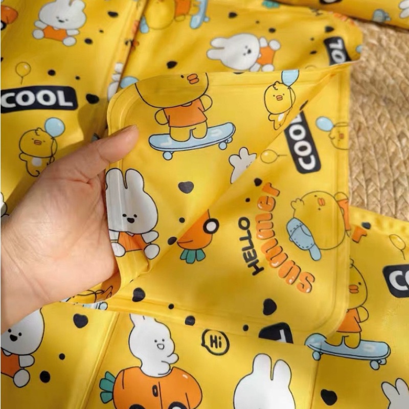 Đệm gel làm mát mùa hè cho chó mèo - Thảm Gel Lạnh Chống Nóng Cho Chó Mèo Dễ Vệ Sinh Sạch Sẽ