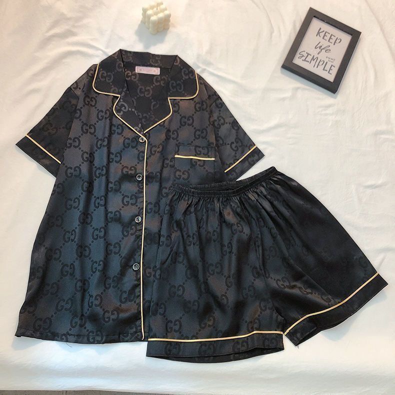 Gucci Bộ Đồ Ngủ Vải Lụa Lạnh Tay Ngắn Dáng Rộng Cỡ Lớn Thời Trang Mùa Hè Sang Trọng Cho Nam Và Nữ