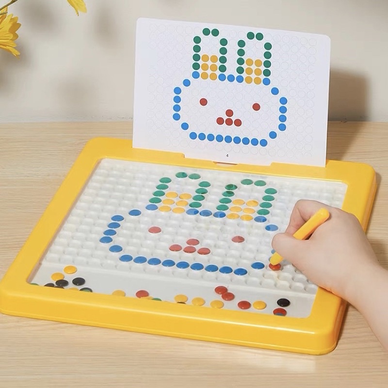 Bảng vẽ nam châm từ tính kèm bút và hạt đậu cho bé rèn tư duy logic