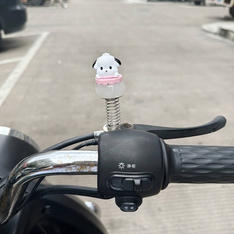 Three-Dimensional Cartoon Strawberry Bear Electric Car the Hokey Pokey Flash Cinnamoroll Babycinnamoroll Car Table Cute Spring Pendant Decoration Iblx