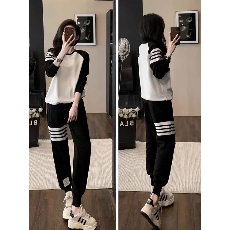 Set Đồ Thể Thao Dài Tay Phong Cách Năng Động Trẻ Trung Dành Cho Nữ