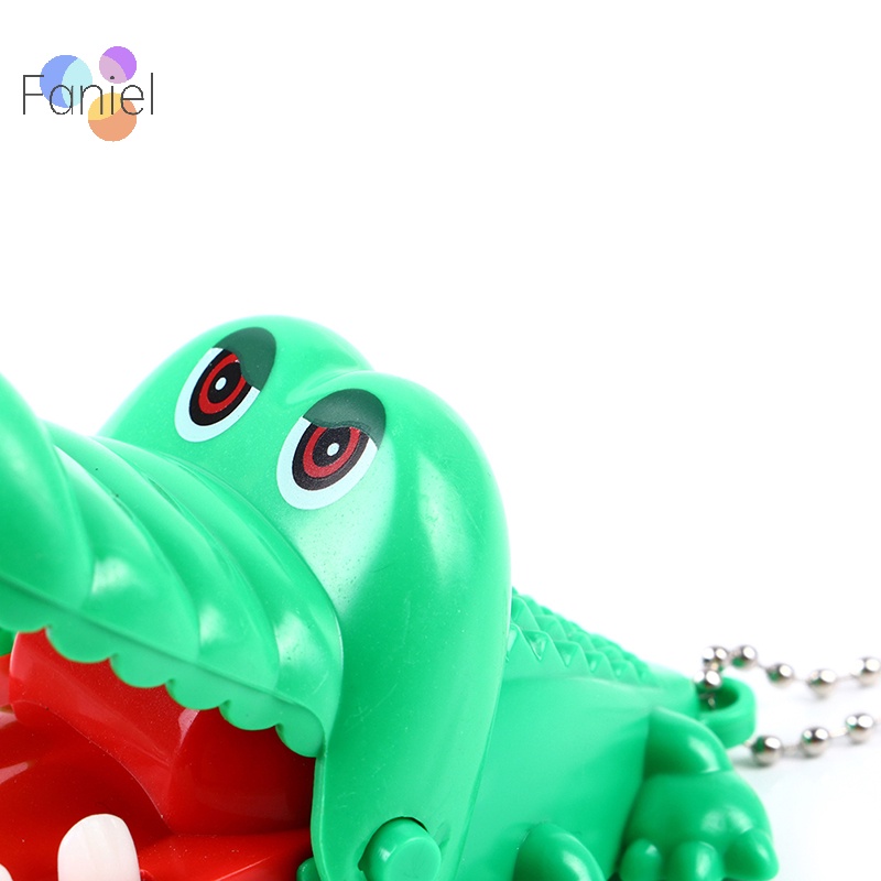 Đồ Chơi Móc Khóa Hình Cá Sấu Cắn Ngón Tay Sáng Tạo Cỡ Nhỏ M I