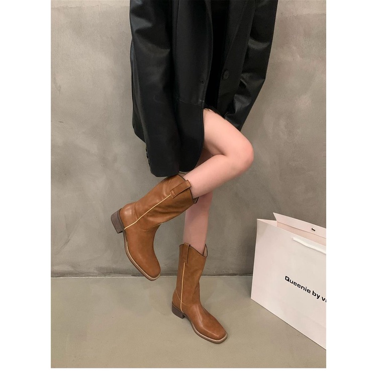 Giày boots Mũi Vuông Đế Dày Thời Trang Cá Tính