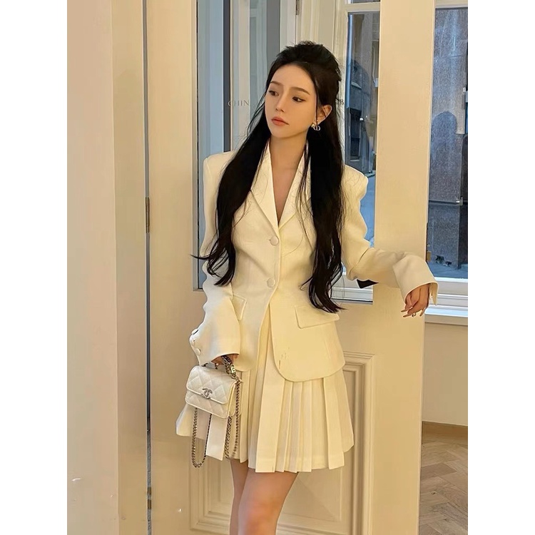 Set vest trắng tay dài túi nắp+chân váy xếp ly