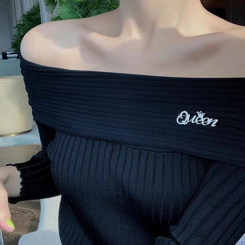 Trâm Cài Áo Hình Chữ queen Đính Đá Dễ Thương