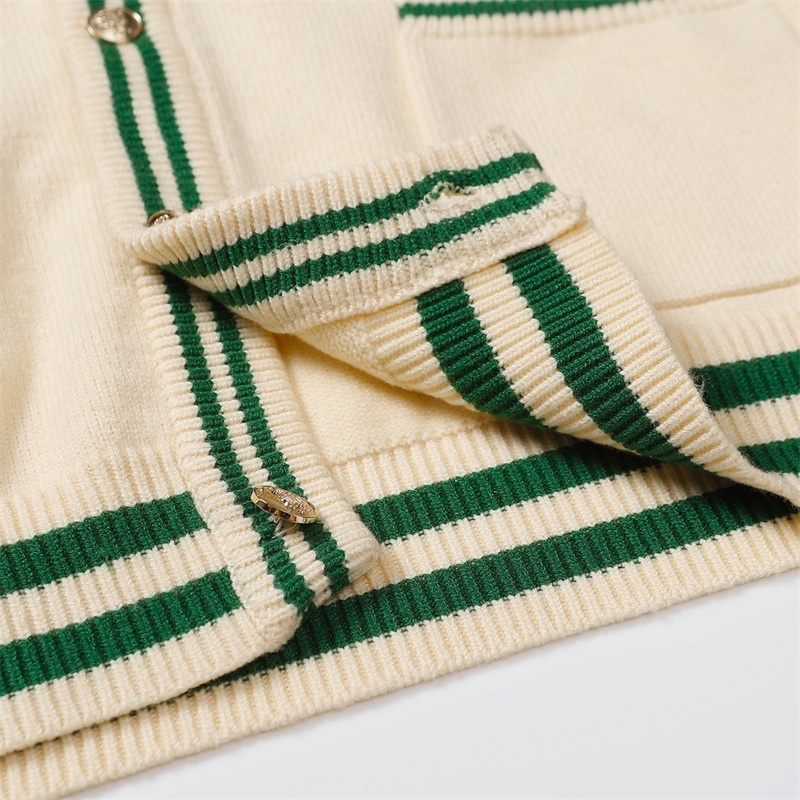 Áo Sweater cotton gu55cc- Dứa Đẹp Mắt Phong Cách unisex