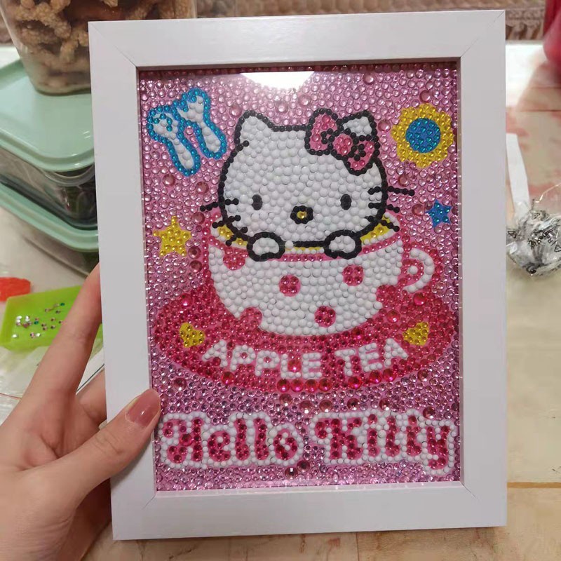 Bộ Tranh Đính Đá Tự Làm Hình Hello Kitty Cho Bé
