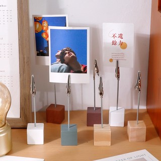 Đế kẹp ảnh polaroid, giấy note - Kuri, được thiết kế đơn giản đẹp mắt với chân đế bằng gỗ và đầu kẹp