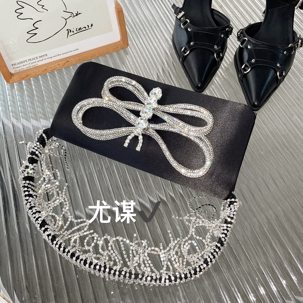 Túi Đeo Chéo Vải Lụa Dáng Vuông Nhỏ Đính Đá Lấp Lánh Phối Nơ Tua Rua Dễ Thương