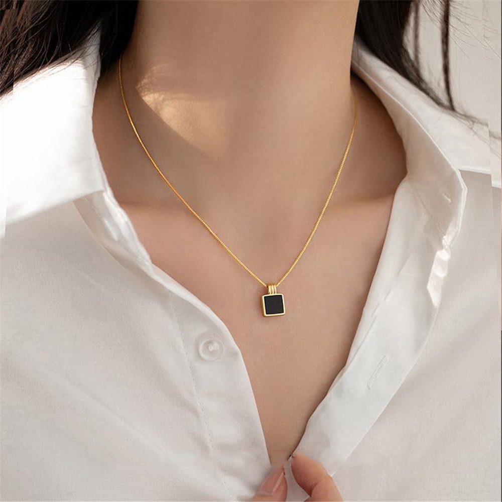 Đen Vòng cổ Mặt Vuông Thời Trang 2023 Cho Nữ