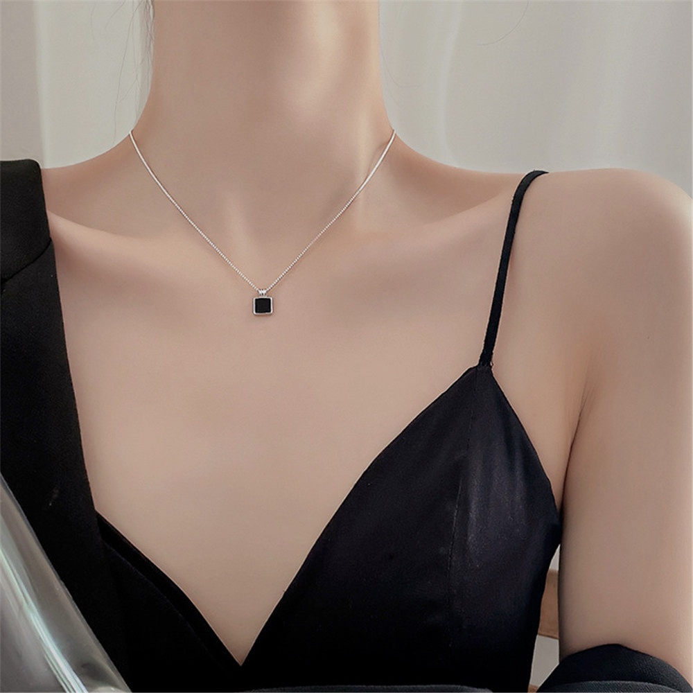 Đen Vòng cổ Mặt Vuông Thời Trang 2023 Cho Nữ