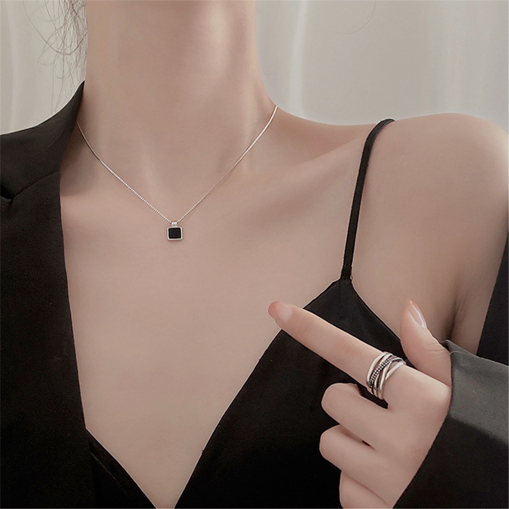 Đen Vòng cổ Mặt Vuông Thời Trang 2023 Cho Nữ
