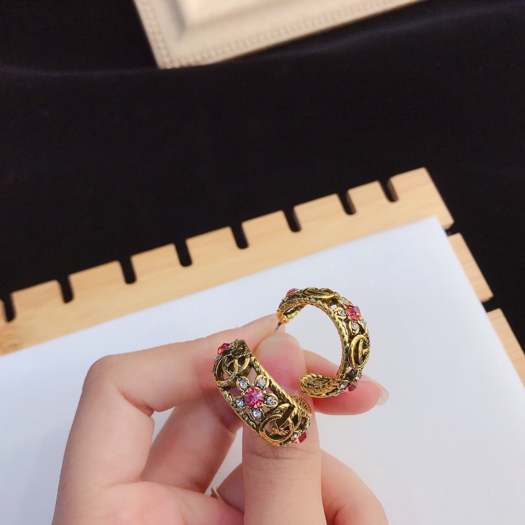 Thời Trang Bông Tai gucci Bằng Thép Titan Chống Thấm Nước Không Gỉ In logo gg Cá Tính Cho Nữ