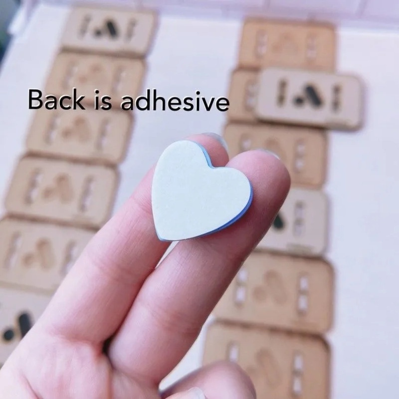 Móc Treo Điện Thoại Di Động Tự Dính Hình Trái Tim Bằng Kim Loại