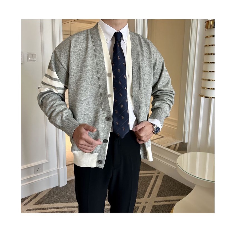 Áo Khoác cardigan Cổ Chữ v Màu Sắc Tương Phản Phong Cách retro Cao Cấp Cho Nam