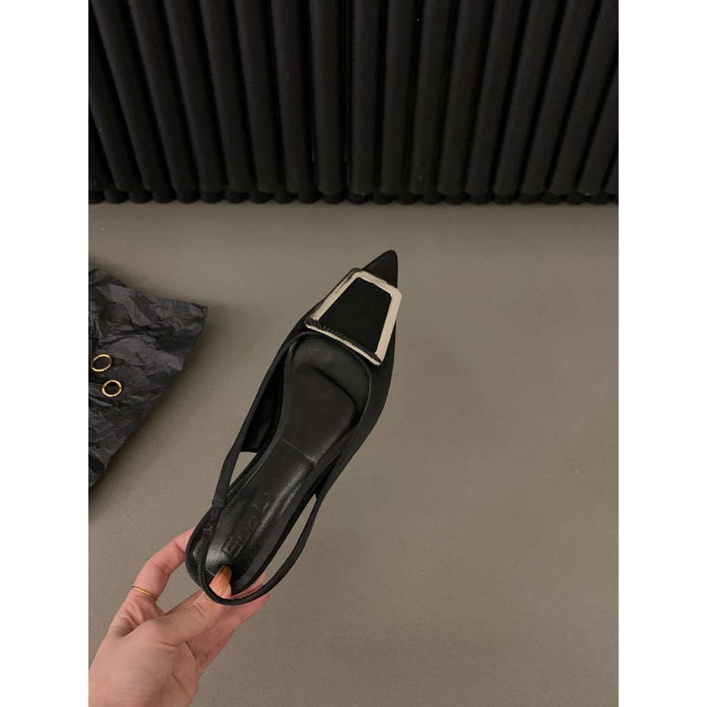 Xăng đan Mũi Nhọn Đế Bằng Đính Đá Màu Đen Phong Cách Pháp Thời Trang Xuân Hè 2023