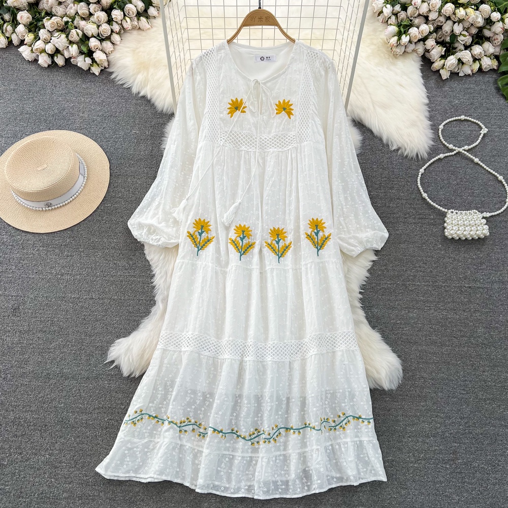 Qunz Đầm Tay Dài Cổ Tròn Dáng Rộng Thêu Họa Tiết Xinh Xắn 6652