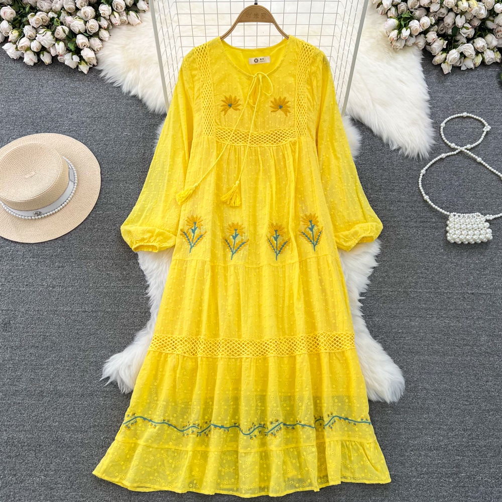 Qunz Đầm Tay Dài Cổ Tròn Dáng Rộng Thêu Họa Tiết Xinh Xắn 6652