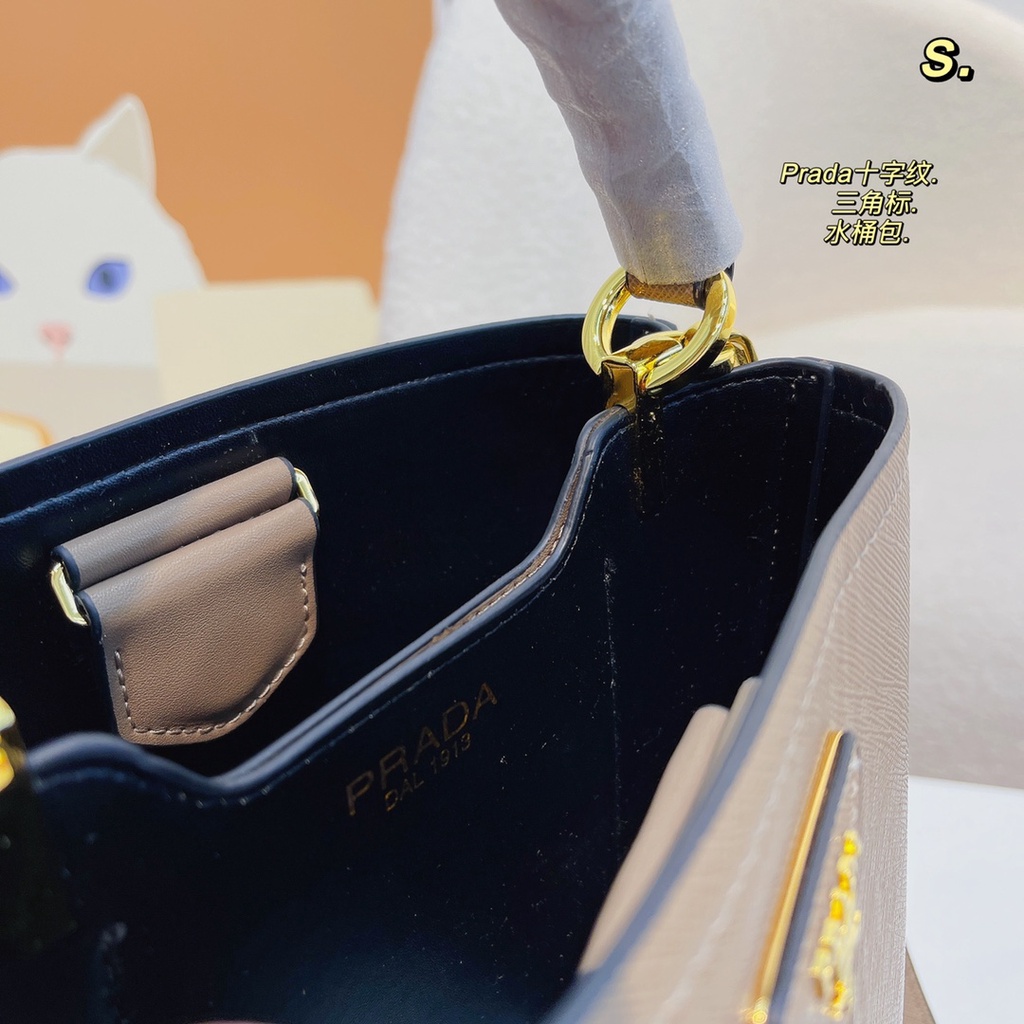 Prada Túi Xách Đeo Chéo Phối Dây Xích Thiết Kế Đơn Giản Thời Trang Cho Nữ