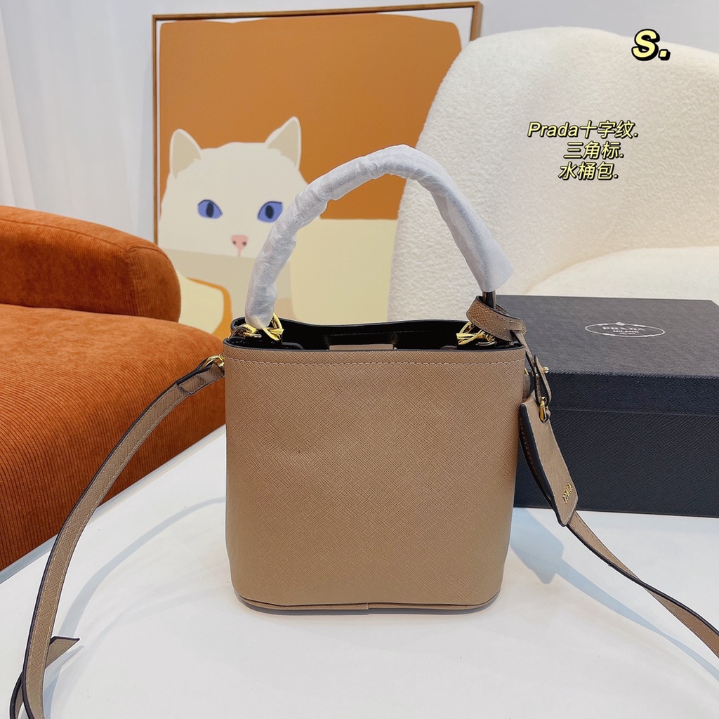 Prada Túi Xách Đeo Chéo Phối Dây Xích Thiết Kế Đơn Giản Thời Trang Cho Nữ