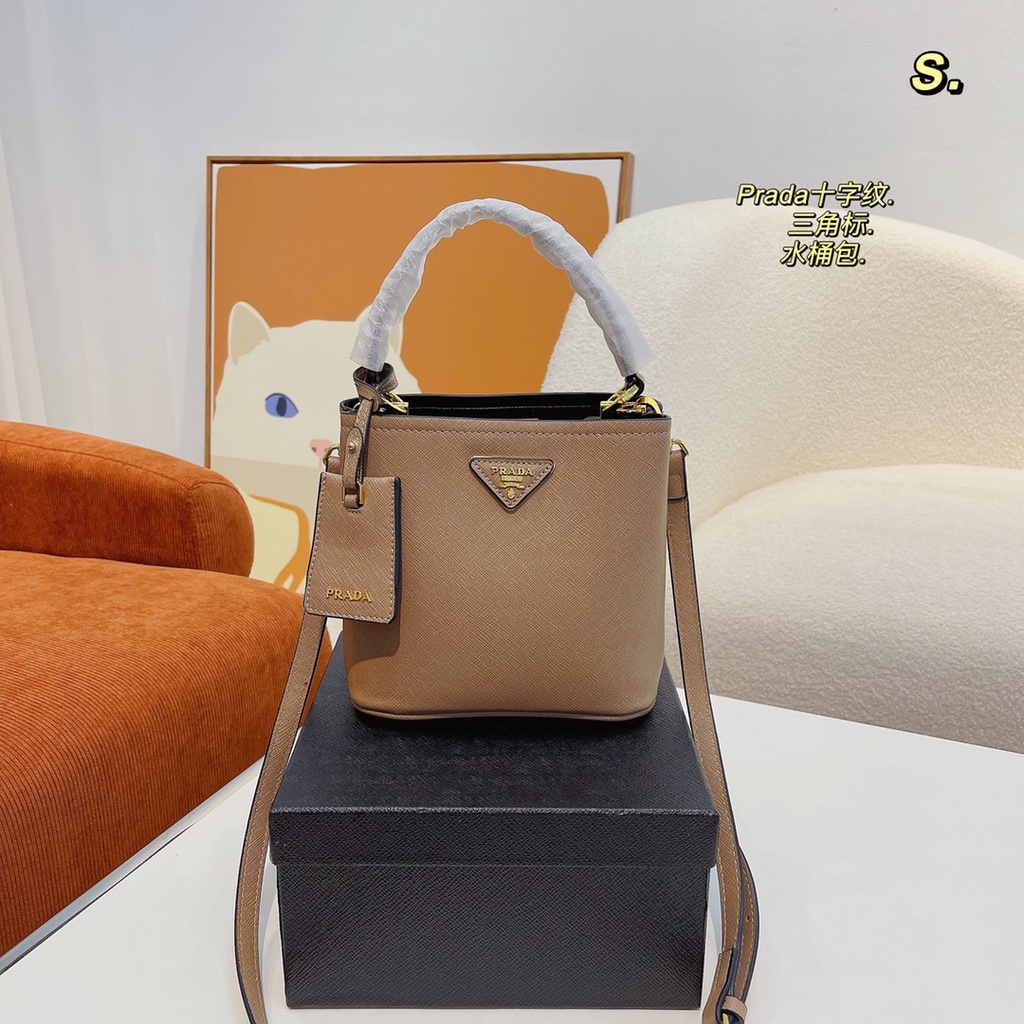 Prada Túi Xách Đeo Chéo Phối Dây Xích Thiết Kế Đơn Giản Thời Trang Cho Nữ