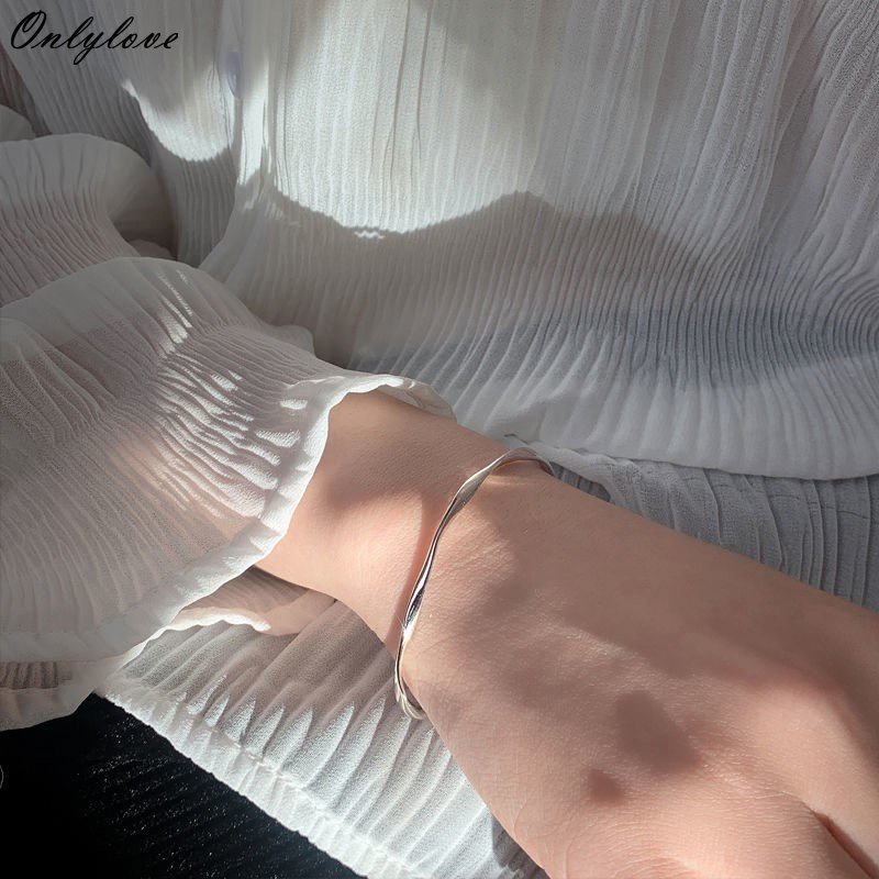 Vòng Tay Dạng Xoắn Màu Vàng / Bạc Đơn Giản Thời Trang Cho Nữ Mèo Mơ VT03