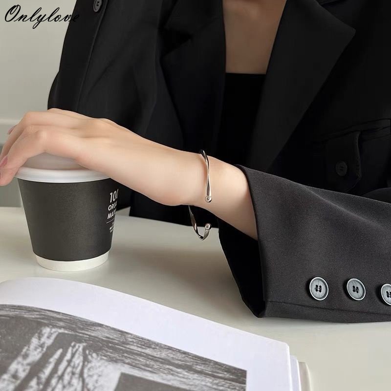 Vòng Tay Dạng Xoắn Màu Vàng / Bạc Đơn Giản Thời Trang Cho Nữ Mèo Mơ VT03