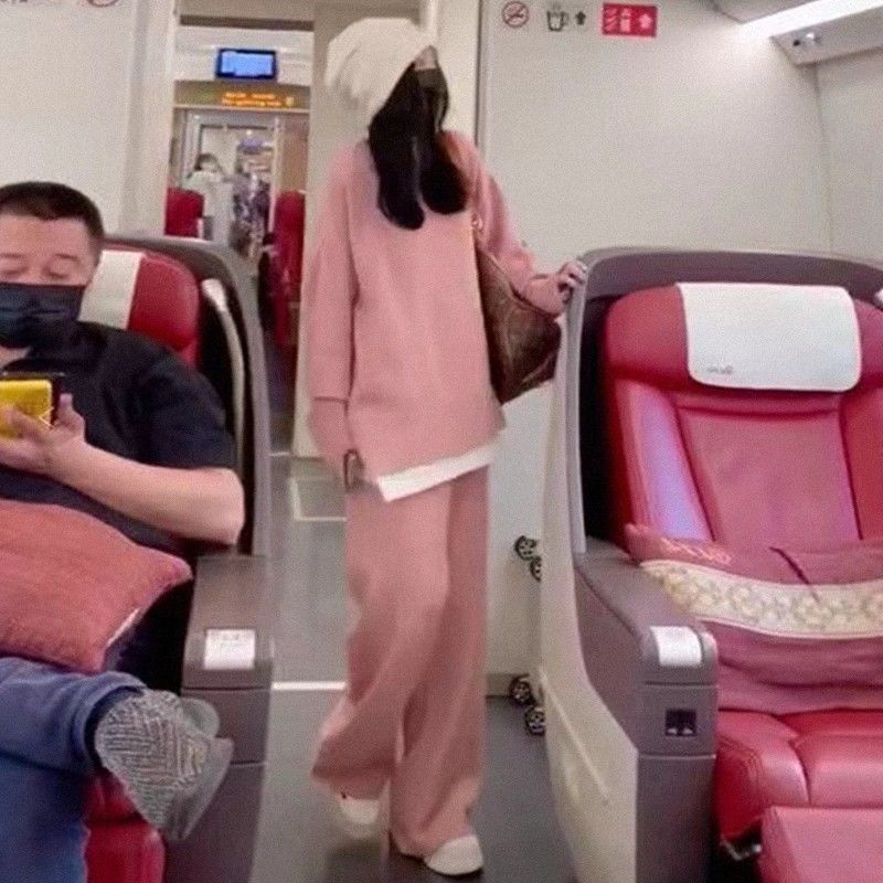 Áo Len Tay Dài Giả Hai Lớp Thời Trang Thu Đông Phong Cách Mới