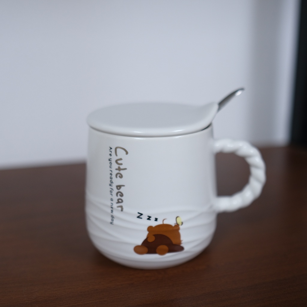 Ly sứ có quai, hình gấu nâu cute, Quà lưu niệm tặng bạn bè, người thân, kèm muỗng và nắp  400ml