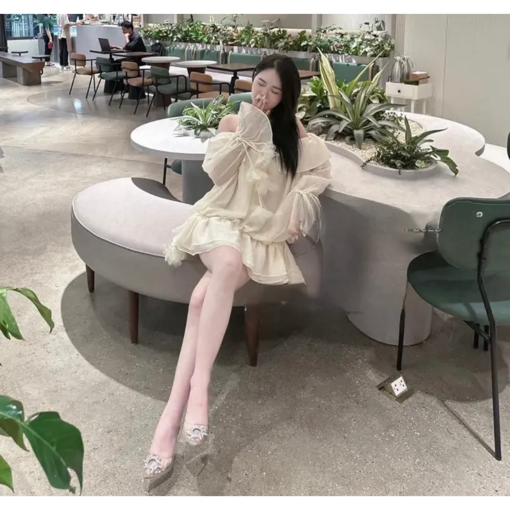 Jumpsuits tay dài trễ vai chất tơ bo chun, set áo hở vai giả váy-Kem.Studio