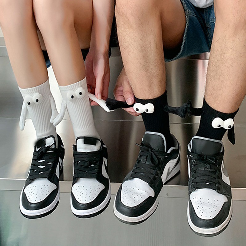 Vớ Cổ Cao Có Giác Hút Nam Châm Hình Búp Bê 3d Dễ Thương Vui Nhộn Dành Cho Cặp Đôi