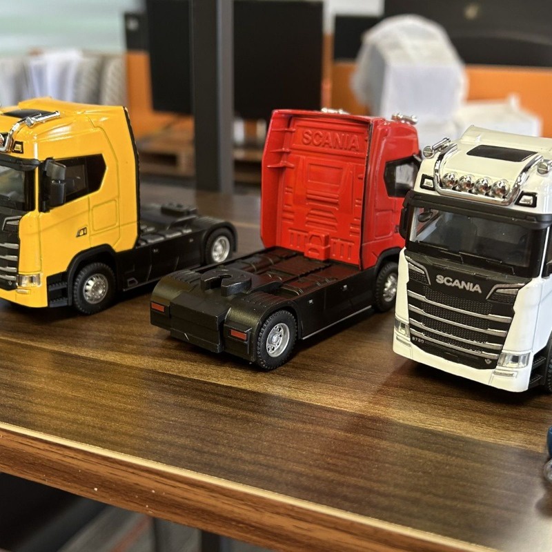 Mô Hình Xe Tải scania s730 Bằng Kim Loại Tỉ Lệ 1: 50 Có Đèn Và Âm Thanh