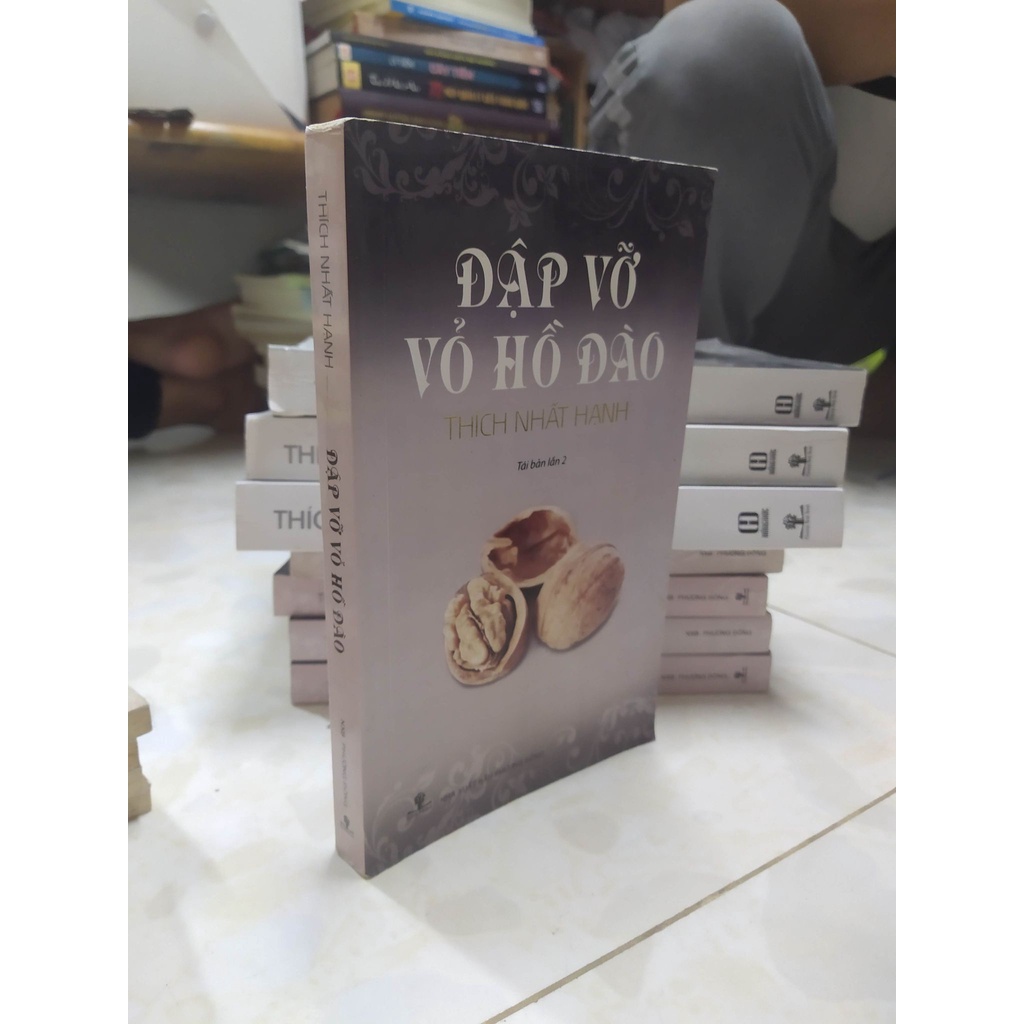 Đập vỡ vỏ hồ đào - Thích Nhất Hạnh mới 90% HCM0803