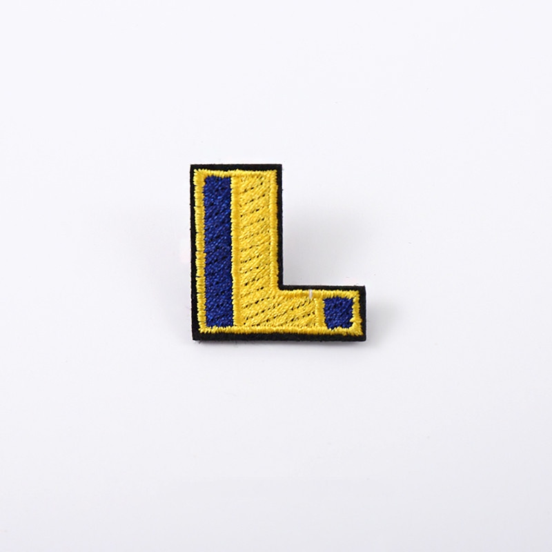 Ghim Cài Áo Hình Chữ Cái Tiếng Anh Dễ Thương