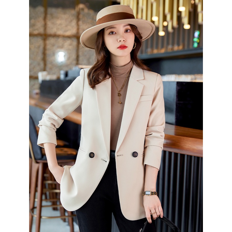 Áo Khoác Vest màu đen cho nữ mùa xuân thu năm 2023 phong cách thời trang tạo cảm giác cao cấp và thiết kế độc đáo với nút kép là một chiếc áo vest thời trang và ôm sát