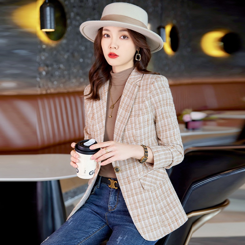 Áo Khoác blazer Áo vest caro màu kem dành cho phụ nữ mùa thu năm 2023 thiết kế ôm sát phù hợp cho những người phụ nữ tầm vóc nhỏ mang lại vẻ đẹp thời trang và cá tính