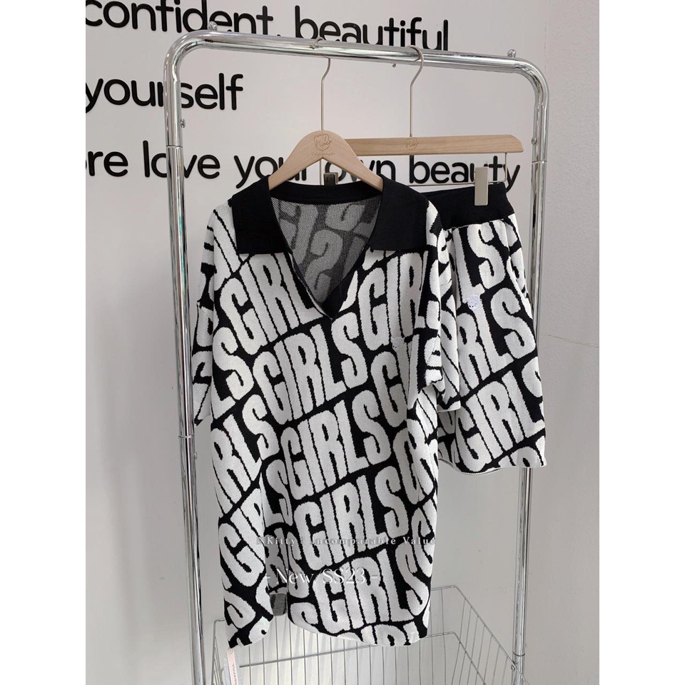 Set len mon.ter.gi gi.rl chữ